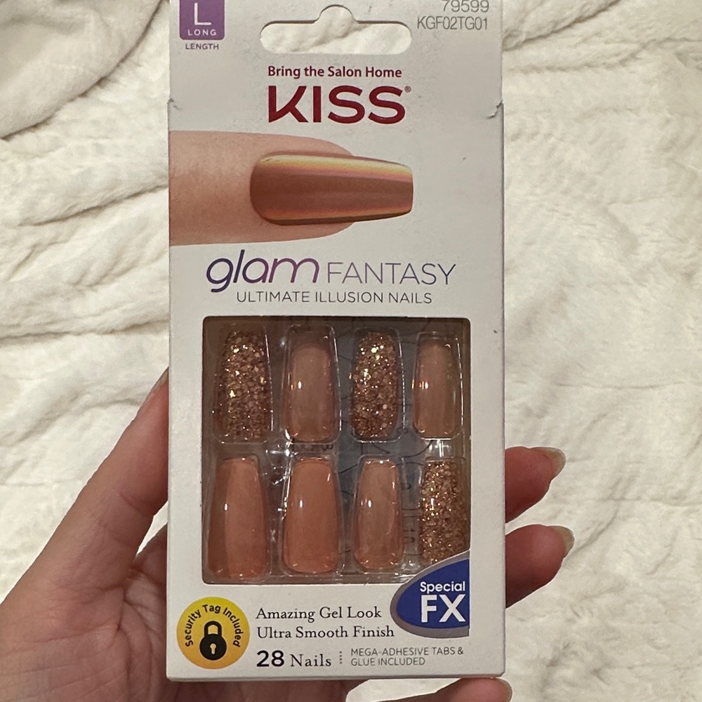 KISS Glam Fantasy Nude and Glitter Nails